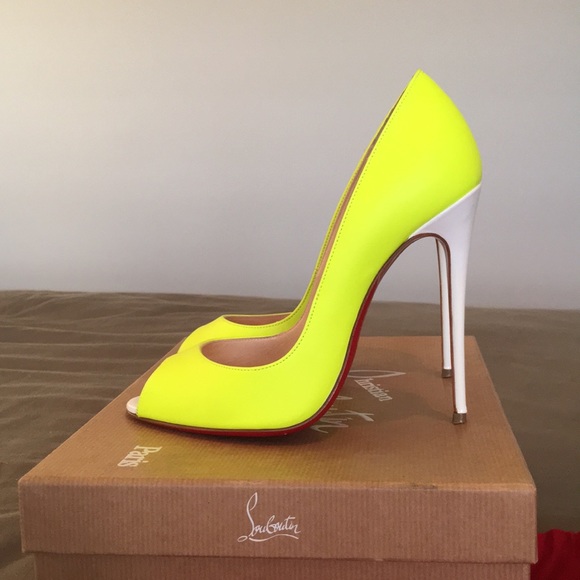 SOLD. Christian Louboutin Pump - Picture 5 of 5